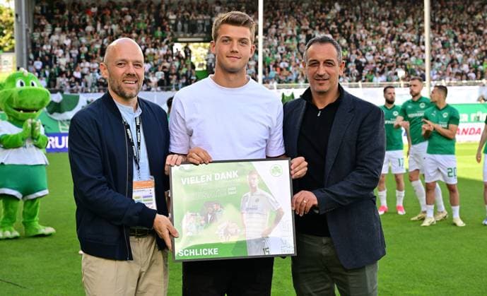19 05 2024 Soccer Season 2023 2024 2 Soccer Bundesliga 34 Matchday SpVgg Greuther Fürth Kleeblatt FC Schalke 04 Sportfoto Zink xwoxzix DFL regulations prohibit any use of photographs as image sequences and or quasi video only for editorial use Holger Schwiewagner Managing Director Vice President SpVgg Greuther Fürth Ben Schlicke 15, SpVgg Greuther Fürth Rachid Azzouzi Sports Director Managing Director Sport SpVgg Greuther Fürth Farewell