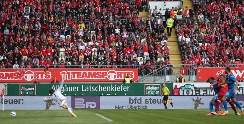 19 05 2024, Football, 2 Bundesliga, FC Kaiserslautern Eintracht Braunschweig, Matchday 34, Season 2023 24, Fritz Walter Stadion, Kaiserslautern, Germany, zmdz, DFB DFL regulations prohibit any use of photographs as image sequences and or quasi video FC Kaiserslautern Eintracht Braunschweig