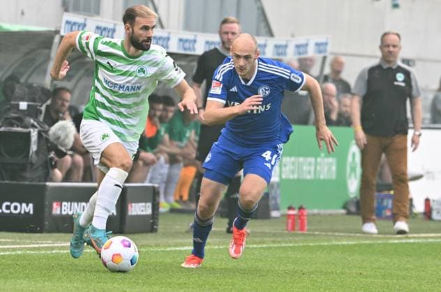 19 05 2024 Soccer Season 2023 2024 2 Soccer Bundesliga 34 Matchday SpVgg Greuther Fürth Kleeblatt FC Schalke 04 Sportfoto Zink xwoxzix DFL regulations prohibit any use of photographs as image sequences and or quasi video only for editorial use Simon Asta 2, SpVgg Greuther Fürth Henning Matriciani 41, FC Schalke 04 S04