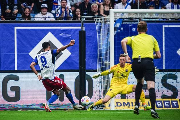 Goal for 1 0 Robert Glatzel Hamburger SV, 09 GER, Hamburger SV vs 1 FC Nuernberg, Football, 2 Bundesliga, Matchday 34, Season 2023 2024, 19 05 2024 DFL REGULATIONS PROHIBIT ANY USE OF PHOTOGRAPHS AS IMAGE SEQUENCES AND OR QUASI VIDEO GER, Hamburger SV vs 1 FC Nuernberg, Football, 2 Bundesliga, Matchday 34, Season 2023 2024, 19 05 2024 Hamburg Copyright: xEibner-Pressefoto MarcelxvonxFehrnx EP_MFN