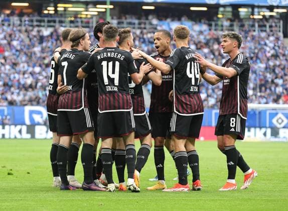 19 05 2024 Soccer season 2023 2024 2 Soccer Bundesliga 34 Matchday Hamburger SV HSV 1 FC Nürnberg FCN Club Sportfoto Zink DaMa xdaxmax DFL regulations prohibit any use of photographs as image sequences and or quasi video only for editorial use Jubel Freude Torjubel nach Tor zum 1 1 Lukas Schleimer 36, 1 FC Nürnberg FCN und Mannschaft Team jubelt freut sich Torschütze Lukas Schleimer 36, 1 FC Nürnberg FCN