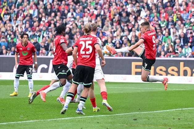 19 05 2024, Football, 2 Bundesliga, Matchday 34 Season 2023 2024, Hannover 96 Holstein Kiel, Nicolo Tresoldi Hannover96 clears the ball xRHR PHOTO TKx Copyright: RHR-FOTOx RHR-FOTO TK