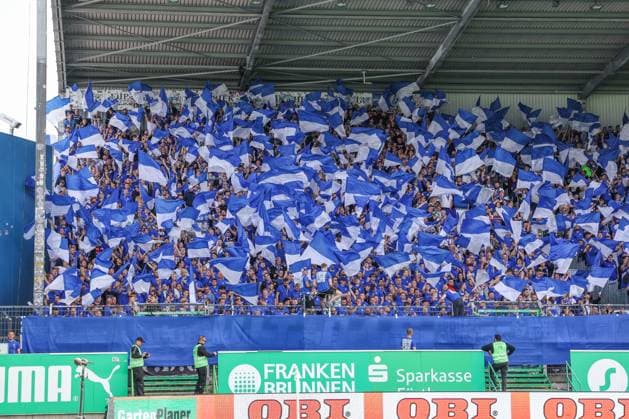 19 05 2024, Football, Season 2023 2024, 2 Bundesliga, Matchday 34, Greuther Fürth FC Schalke 04, Choreography of the fans of FC Schalke 04 Fürth Stadion am Ronhof Bayern Germany xRHR PHOTO TRx Copyright: TimxRehbein RHR-FOTOx RHR-FOTO TR