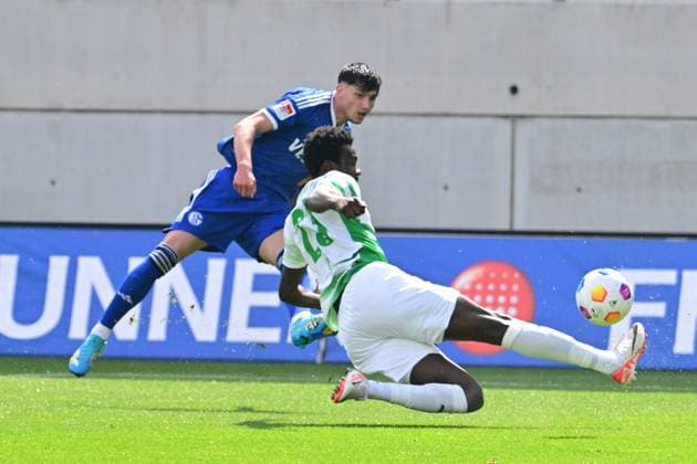 19 05 2024 Soccer Season 2023 2024 2 Soccer Bundesliga 34 Matchday SpVgg Greuther Fürth Kleeblatt FC Schalke 04 Sportfoto Zink AlSch xalxschx DFL regulations prohibit any use of photographs as image sequences and or quasi video only for editorial use Yusuf Kabadayi 17, FC Schalke 04 S04 Gideon Jung 23, SpVgg Greuther Fürth