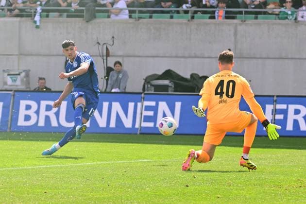 19 05 2024 Soccer Season 2023 2024 2 Soccer Bundesliga 34 Matchday SpVgg Greuther Fürth Kleeblatt FC Schalke 04 Sportfoto Zink AlSch xalxschx DFL regulations prohibit any use of photographs as image sequences and or quasi video only for editorial use Yusuf Kabadayi 17, FC Schalke 04 S04 Jonas Urbig 40, SpVgg Greuther Fürth