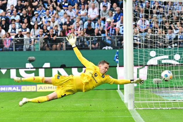Soccer I Men I 2023 2024 I 2 Bundesliga I 34 Matchday I Hamburger SV 1 FC Nürnberg I 19 5 2024 Matheo Raab 19, Hamburger SV stretches but the ball was out before Hamburg Volksparkstadion Hamburg Germany Copyright: xLobeca AndreasxHannigx
