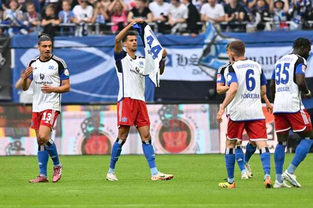 GER 2 FBL,, Hamburger SV vs 1 FC Nuernberg 19 05 2024, Volksparkstadion, Hamburg, GER 2 FBL, Hamburger SV vs 1 FC Nuernberg in picture Robert Glatzel Hamburg 09 shoots the goal to 1 0 for Hamburg and cheers with the jersey of Mario Vuskovic Hamburg 44 nordphotoxGmbH xWitke nph00002