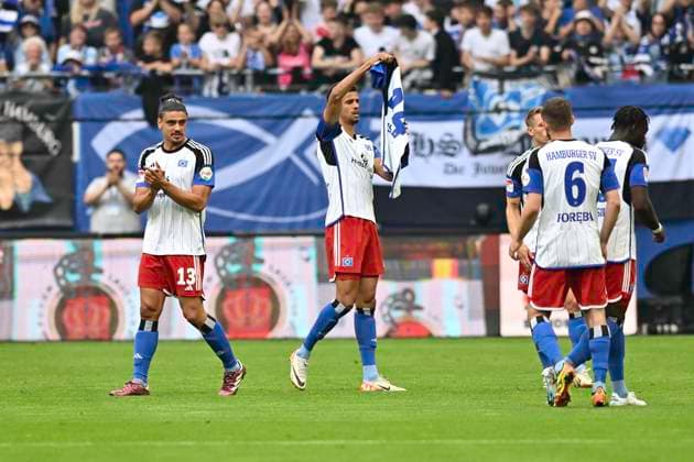 GER 2 FBL,, Hamburger SV vs 1 FC Nuernberg 19 05 2024, Volksparkstadion, Hamburg, GER 2 FBL, Hamburger SV vs 1 FC Nuernberg in picture Robert Glatzel Hamburg 09 shoots the goal to 1 0 for Hamburg and cheers with the jersey of Mario Vuskovic Hamburg 44 nordphotoxGmbH xWitke nph00002