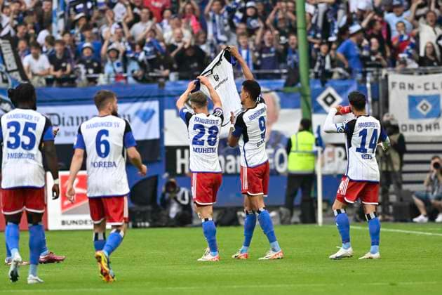 GER 2 FBL,, Hamburger SV vs 1 FC Nuernberg 19 05 2024, Volksparkstadion, Hamburg, GER 2 FBL, Hamburger SV vs 1 FC Nuernberg in picture Robert Glatzel Hamburg 09 shoots the goal to 1 0 for Hamburg and cheers with the jersey of Mario Vuskovic Hamburg 44 nordphotoxGmbH xWitke nph00002