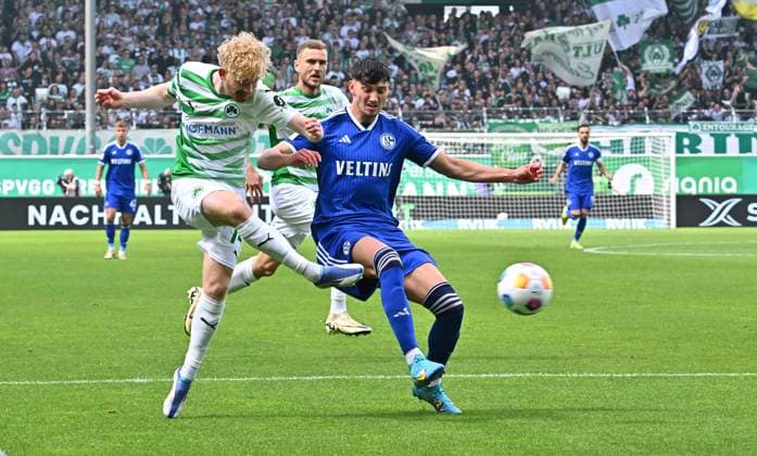 19 05 2024 Soccer Season 2023 2024 2 Soccer Bundesliga 34 Matchday SpVgg Greuther Fürth Kleeblatt FC Schalke 04 Sportfoto Zink xwoxzix DFL regulations prohibit any use of photographs as image sequences and or quasi video only for editorial use Jomaine Consbruch 14, SpVgg Greuther Fürth Yusuf Kabadayi 17, FC Schalke 04 S04