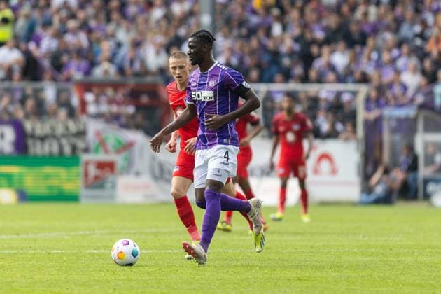VfL Osnabrück vs Hertha BSC Osnabrück, 19 05 2024 Maxwell Gyamfi VfL Osnabrück, 4 2 Fußball Bundesliga 34 Matchday VfL Osnabrück vs Hertha BSC, Stadion Bremer Brücke on 19 05 2024 DFB DFL REGULATIONS PROHIBIT ANY USE OF PHOTOGRAPHS AS IMAGE SEQUENCES AND OR QUASI VIDEO Copyright: xBEAUTUFULxSports Richterx