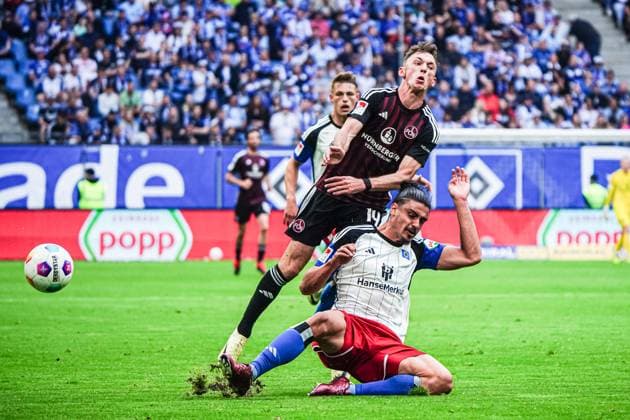 Benjamin Goller 1 FC Nuernberg, 14 , Guilherme Ramos Hamburger SV, 13 GER, Hamburger SV vs 1 FC Nuernberg, Football, 2 Bundesliga, Matchday 34, Season 2023 2024, 19 05 2024 DFL REGULATIONS PROHIBIT ANY USE OF PHOTOGRAPHS AS IMAGE SEQUENCES AND OR QUASI VIDEO GER, Hamburger SV vs 1 FC Nuernberg, Football, 2 Bundesliga, Matchday 34, Season 2023 2024, 19 05 2024 Hamburg Copyright: xEibner-Pressefoto MarcelxvonxFehrnx EP_MFN