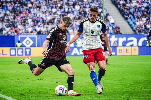 Jannik Hofmann 1 FC Nuernberg, 43 , Miro Muheim Hamburger SV, 28 GER, Hamburger SV vs 1 FC Nuernberg, Football, 2 Bundesliga, Matchday 34, Season 2023 2024, 19 05 2024 DFL REGULATIONS PROHIBIT ANY USE OF PHOTOGRAPHS AS IMAGE SEQUENCES AND OR QUASI VIDEO GER, Hamburger SV vs 1 FC Nuernberg, Football, 2 Bundesliga, Matchday 34, Season 2023 2024, 19 05 2024 Hamburg Copyright: xEibner-Pressefoto MarcelxvonxFehrnx EP_MFN