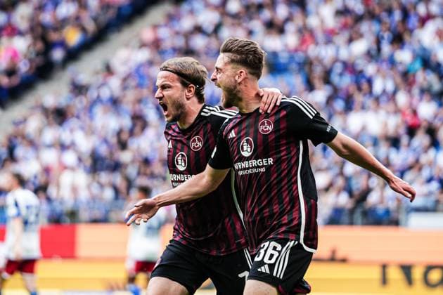 Goal celebration 1 FC Nuernberg after goal to 1 1 Lukas Schleimer 1 FC Nuernberg, 36 GER, Hamburger SV vs 1 FC Nuernberg, Football, 2 Bundesliga, Matchday 34, Season 2023 2024, 19 05 2024 DFL REGULATIONS PROHIBIT ANY USE OF PHOTOGRAPHS AS IMAGE SEQUENCES AND OR QUASI VIDEO GER, Hamburger SV vs 1 FC Nuernberg, Football, 2 Bundesliga, Matchday 34, Season 2023 2024, 19 05 2024 Hamburg Copyright: xEibner-Pressefoto MarcelxvonxFehrnx EP_MFN