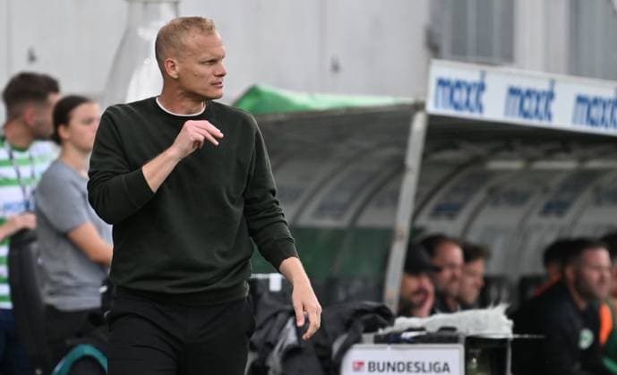 19 05 2024 Soccer Season 2023 2024 2 Soccer Bundesliga 34 Matchday SpVgg Greuther Fürth Kleeblatt FC Schalke 04 Sportfoto Zink xwoxzix DFL regulations prohibit any use of photographs as image sequences and or quasi video only for editorial use Karel Geraerts Trainer Interimstrainer FC Schalke 04 S04