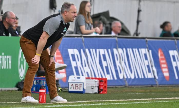 19 05 2024 Soccer Season 2023 2024 2 Soccer Bundesliga 34 Matchday SpVgg Greuther Fürth Kleeblatt FC Schalke 04 Sportfoto Zink xwoxzix DFL regulations prohibit any use of photographs as image sequences and or quasi video only for editorial use Alexander Zorniger Trainer SpVgg Greuther Fürth