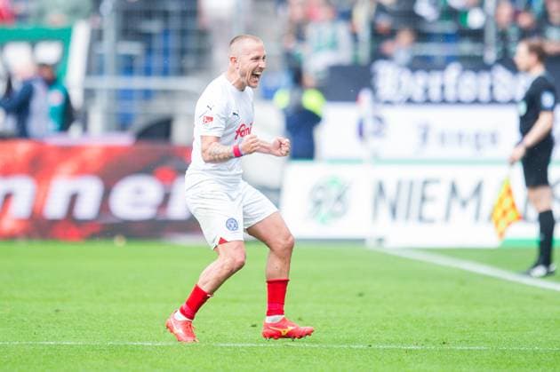 19 05 2024 Soccer, 2023 2024, 2 Bundesliga, Matchday 34, Hannover 96 Holstein Kiel Lewis Holtby Kiel cheers after the goal to 0 2 by Tom Rothe Kiel DFL REGULATIONS PROHIBIT ANY USE OF PHOTOGRAPHS AS IMAGE SEQUENCES AND OR QUASI VIDEO