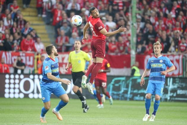 19 05 2024, xusrbx, Soccer 2 Bundesliga, 1 FC Kaiserslautern Eintracht Braunschweig emspor, v l Hasan Kurucay Eintracht Braunschweig, 29 ,Kenny Prince Redondo 1 FC Kaiserslautern,c 11 , DFL DFB REGULATIONS PROHIBIT ANY USE OF PHOTOGRAPHS as IMAGE SEQUENCES and or QUASI VIDEO Kaiserslautern