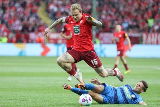 19 05 2024, xusrbx, Soccer 2 Bundesliga, 1 FC Kaiserslautern Eintracht Braunschweig emspor, v l Tymoteusz Puchacz 1 FC Kaiserslautern, 15 , Jan Hendrik Marx Eintracht Braunschweig, 26 , DFL DFB REGULATIONS PROHIBIT ANY USE OF PHOTOGRAPHS as IMAGE SEQUENCES and or QUASI VIDEO Kaiserslautern