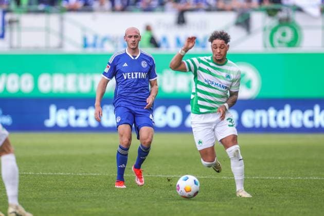 19 05 2024, Football, Season 2023 2024, 2 Bundesliga, Matchday 34, Greuther Fürth FC Schalke 04, f l Henning Matriciani FC Schalke 04 , Armindo Sieb SpVgg Greuther Fürth Fürth Stadion am Ronhof Bayern Germany xRHR PHOTO TRx Copyright: TimxRehbein RHR-FOTOx RHR-FOTO TR