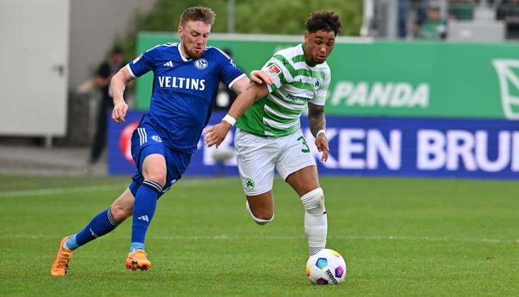 19 05 2024 Soccer Season 2023 2024 2 Soccer Bundesliga 34 Matchday SpVgg Greuther Fürth Kleeblatt FC Schalke 04 Sportfoto Zink xwoxzix DFL regulations prohibit any use of photographs as image sequences and or quasi video only for editorial use Tobias Mohr 29, FC Schalke 04 S04 Armindo Sieb 30, SpVgg Greuther Fürth