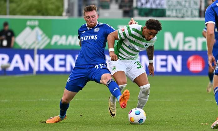 19 05 2024 Soccer Season 2023 2024 2 Soccer Bundesliga 34 Matchday SpVgg Greuther Fürth Kleeblatt FC Schalke 04 Sportfoto Zink xwoxzix DFL regulations prohibit any use of photographs as image sequences and or quasi video only for editorial use Tobias Mohr 29, FC Schalke 04 S04 Armindo Sieb 30, SpVgg Greuther Fürth