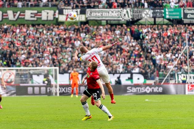 Andreas Vogelsammer Hannover 96, 32 , Lewis Holtby Holstein Kiel, 10 GER, Hannover 96 vs Holstein Kiel, Football, 2 Bundesliga, Matchday 34, Season 2023 2024, 19 05 2024 DFL REGULATIONS PROHIBIT ANY USE OF PHOTOGRAPHS AS IMAGE SEQUENCES AND OR QUASI VIDEO Hannover 96 vs Holstein Kiel, Football, 2 Bundesliga, Matchday 34, Season 2023 2024, 19 05 2024 Hannover Copyright: xEibner-Pressefoto FabioxDeinertx EP_FDT