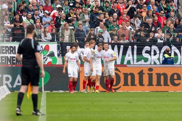Celebration after the goal to 0 2 by Tom Rothe Holstein Kiel, 18 GER, Hannover 96 vs Holstein Kiel, Football, 2 Bundesliga, Matchday 34, Season 2023 2024, 19 05 2024 DFL REGULATIONS PROHIBIT ANY USE OF PHOTOGRAPHS AS IMAGE SEQUENCES AND OR QUASI VIDEO Hannover 96 vs Holstein Kiel, Football, 2 Bundesliga, Matchday 34, Season 2023 2024, 19 05 2024 Hannover Copyright: xEibner-Pressefoto FabioxDeinertx EP_FDT