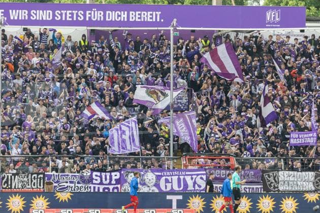 VfL Osnabrück vs Hertha BSC Osnabrück, 19 05 2024 Fans of VfL Osnabrück celebrate the 1 1 2 Soccer Bundesliga 34 Matchday VfL Osnabrück vs Hertha BSC, Stadion Bremer Brücke on 19 05 2024 DFB DFL REGULATIONS PROHIBIT ANY USE OF PHOTOGRAPHS AS IMAGE SEQUENCES AND OR QUASI VIDEO Copyright: xBEAUTUFULxSports Richterx