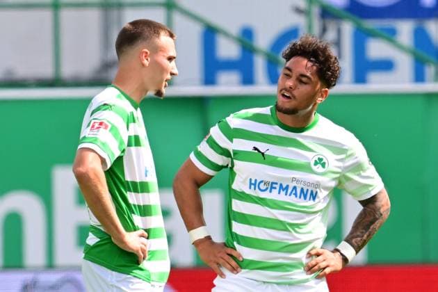 19 05 2024 Soccer Season 2023 2024 2 Soccer Bundesliga 34 Matchday SpVgg Greuther Fürth Kleeblatt FC Schalke 04 Sportfoto Zink AlSch xalxschx DFL regulations prohibit any use of photographs as image sequences and or quasi video only for editorial use Tim Lemperle 19, SpVgg Greuther Fürth Armindo Sieb 30, SpVgg Greuther Fürth