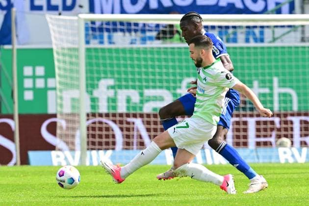 19 05 2024 Soccer Season 2023 2024 2 Soccer Bundesliga 34 Matchday SpVgg Greuther Fürth Kleeblatt FC Schalke 04 Sportfoto Zink AlSch xalxschx DFL regulations prohibit any use of photographs as image sequences and or quasi video only for editorial use Niko Gießelmann Giesselmann 17, SpVgg Greuther Fürth Bryan Lasme 11, FC Schalke 04 S04