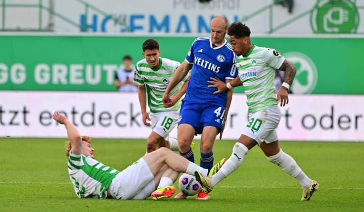 19 05 2024 Soccer Season 2023 2024 2 Soccer Bundesliga 34 Matchday SpVgg Greuther Fürth Kleeblatt FC Schalke 04 Sportfoto Zink MeZi xmexzix DFL regulations prohibit any use of photographs as image sequences and or quasi video only for editorial use Henning Matriciani 41, FC Schalke 04 S04 vs Robert Wagner 22, SpVgg Greuther Fürth Marco Meyerhöfer Meyerhoefer 18, SpVgg Greuther Fürth Armindo Sieb 30, SpVgg Greuther Fürth