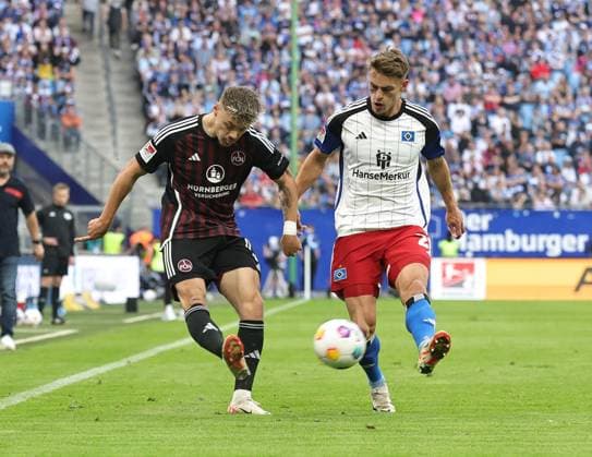 19 05 2024 Soccer Season 2023 2024 2 Soccer Bundesliga 34 Matchday Hamburger SV HSV 1 FC Nürnberg FCN Club Sportfoto Zink DaMa xdaxmax DFL regulations prohibit any use of photographs as image sequences and or quasi video only for editorial use Jannik Hofmann 43, 1 FC Nürnberg FCN Miro Muheim 28, Hamburger SV HSV