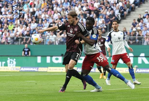 19 05 2024 Soccer season 2023 2024 2 Soccer Bundesliga 34 Matchday Hamburger SV HSV 1 FC Nürnberg FCN Club Sportfoto Zink DaMa xdaxmax DFL regulations prohibit any use of photographs as image sequences and or quasi video only for editorial use Felix Lohkemper 7, 1 FC Nürnberg FCN Stephan Ambrosius 35, Hamburger SV HSV