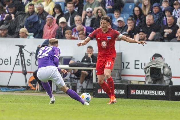 VfL Osnabrück vs Hertha BSC Osnabrück, 19 05 2024 Fabian Reese Hertha BSC Berlin, 11 and Jannes Wulff VfL Osnabrück, 32 2 Soccer Bundesliga 34 Matchday VfL Osnabrück vs Hertha BSC, Stadion Bremer Brücke on 19 05 2024 DFB DFL REGULATIONS PROHIBIT ANY USE OF PHOTOGRAPHS AS IMAGE SEQUENCES AND OR QUASI VIDEO Copyright: xBEAUTUFULxSports Richterx