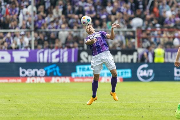 VfL Osnabrück vs Hertha BSC Osnabrück, 19 05 2024 Robert Tesche VfL Osnabrück, 8 2 Fußball Bundesliga 34 Spieltag VfL Osnabrück vs Hertha BSC, Stadion Bremer Brücke am 19 05 2024 DFB DFL REGULATIONS PROHIBIT ANY USE OF PHOTOGRAPHS AS IMAGE SEQUENCES AND OR QUASI VIDEO Copyright: xBEAUTUFULxSports Richterx