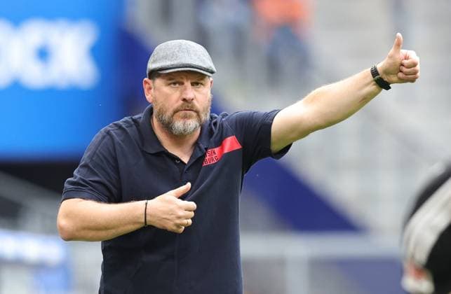 19 05 2024 Soccer Season 2023 2024 2 Soccer Bundesliga 34 Matchday Hamburger SV HSV 1 FC Nürnberg FCN Club Sportfoto Zink DaMa xdaxmax DFL regulations prohibit any use of photographs as image sequences and or quasi video only for editorial use Steffen Baumgart Trainer Hamburger SV HSV shows thumbs up is happy is happy is happy