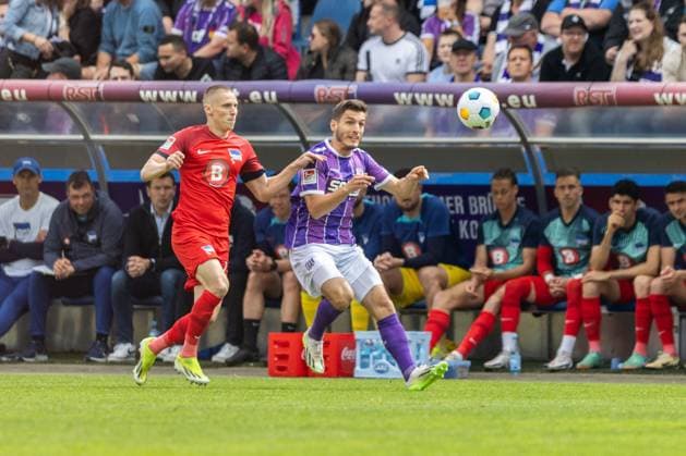 VfL Osnabrück vs Hertha BSC Osnabrück, 19 05 2024 Palko Dardai Hertha BSC Berlin, 27 in duel with Bashkim Ajdini VfL Osnabrück, 5 2 Fußball Bundesliga 34 Matchday VfL Osnabrück vs Hertha BSC, Stadion Bremer Brücke on 19 05 2024 DFB DFL REGULATIONS PROHIBIT ANY USE OF PHOTOGRAPHS AS IMAGE SEQUENCES AND OR QUASI VIDEO Copyright: xBEAUTUFULxSports Richterx
