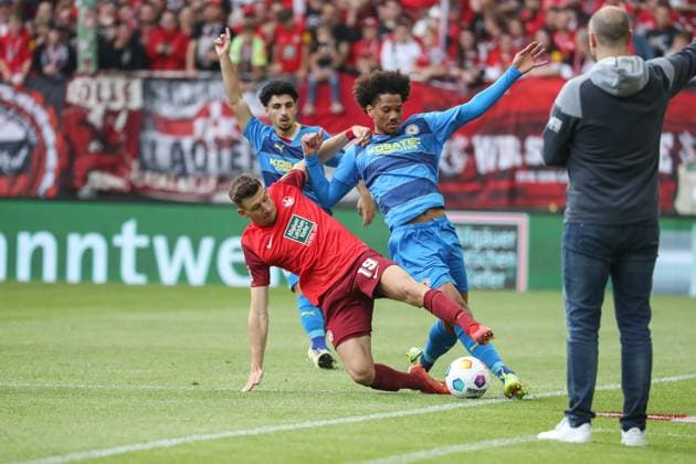 19 05 2024, xusrbx, Soccer 2 Bundesliga, 1 FC Kaiserslautern Eintracht Braunschweig emspor, v l Daniel Hanslik 1 FC Kaiserslautern, 19 , Sidi Sane Eintracht Braunschweig, 24 , DFL DFB REGULATIONS PROHIBIT ANY USE OF PHOTOGRAPHS as IMAGE SEQUENCES and or QUASI VIDEO Kaiserslautern