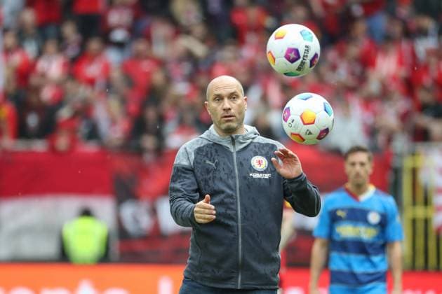 19 05 2024, xusrbx, Soccer 2 Bundesliga, 1 FC Kaiserslautern Eintracht Braunschweig emspor, v l Daniel Scherning Trainer Eintracht Braunschweig , DFL DFB REGULATIONS PROHIBIT ANY USE OF PHOTOGRAPHS as IMAGE SEQUENCES and or QUASI VIDEO Kaiserslautern