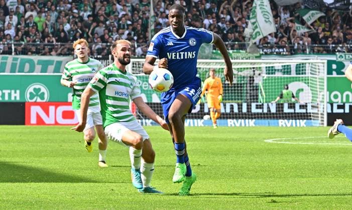 19 05 2024 Soccer Season 2023 2024 2 Soccer Bundesliga 34 Matchday SpVgg Greuther Fürth Kleeblatt FC Schalke 04 Sportfoto Zink xwoxzix DFL regulations prohibit any use of photographs as image sequences and or quasi video only for editorial use Simon Asta 2, SpVgg Greuther Fürth Ibrahima Cisse 22, FC Schalke 04 S04