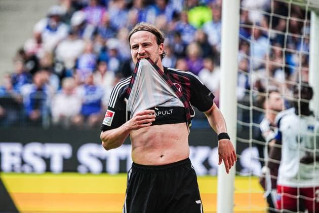 Disappointment Felix Lohkemper 1 FC Nuernberg, 07 after missed shot on goal Goal chance GER, Hamburger SV vs 1 FC Nuernberg, Football, 2 Bundesliga, Matchday 34, Season 2023 2024, 19 05 2024 DFL REGULATIONS PROHIBIT ANY USE OF PHOTOGRAPHS AS IMAGE SEQUENCES AND OR QUASI VIDEO GER, Hamburger SV vs 1 FC Nuernberg, Football, 2 Bundesliga, Matchday 34, Season 2023 2024, 19 05 2024 Hamburg Copyright: xEibner-Pressefoto MarcelxvonxFehrnx EP_MFN