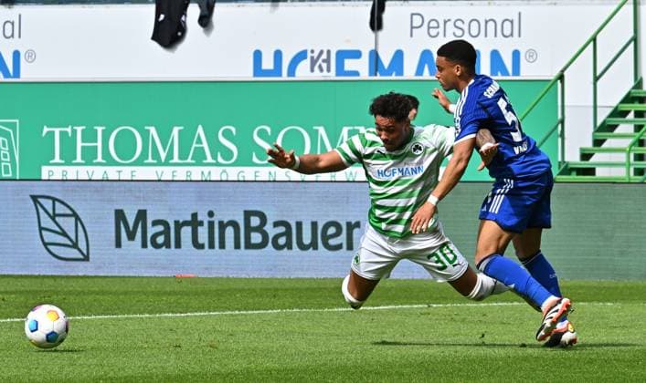 19 05 2024 Soccer Season 2023 2024 2 Soccer Bundesliga 34 Matchday SpVgg Greuther Fürth Kleeblatt FC Schalke 04 Sportfoto Zink xwoxzix DFL regulations prohibit any use of photographs as image sequences and or quasi video only for editorial use Armindo Sieb 30, SpVgg Greuther Fürth Steven Ako Van der Sloot 51, FC Schalke 04 S04