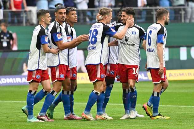 GER 2 FBL,, Hamburger SV vs 1 FC Nuernberg 19 05 2024, Volksparkstadion, Hamburg, GER 2 FBL, Hamburger SV vs 1 FC Nuernberg in the picture Robert Glatzel Hamburg 09 scores the goal to make it 3 1 for Hamburg and cheers with the team nordphotoxGmbH xWitke nph00002