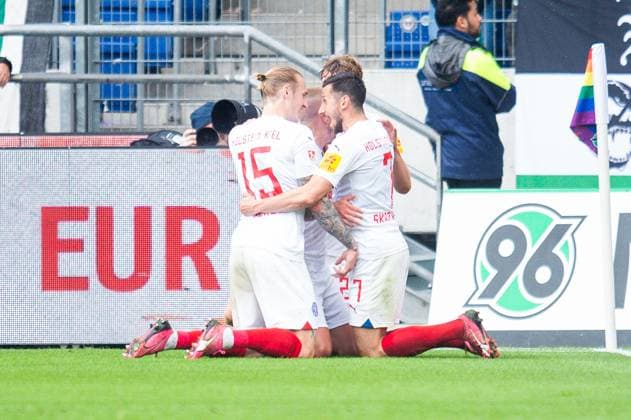 19 05 2024 Soccer, 2023 2024, 2 Bundesliga, Matchday 34, Hannover 96 Holstein Kiel M Lewis Holtby Kiel celebrates after his goal to 0 1 with L R Marvin Schulz Kiel , Steven Skrzybski Kiel DFL REGULATIONS PROHIBIT ANY USE OF PHOTOGRAPHS AS IMAGE SEQUENCES AND OR QUASI VIDEO