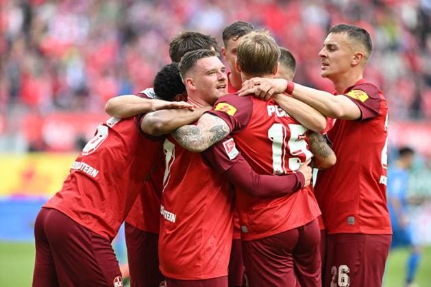 Soccer 2 Bundesliga Season 2023 24 Kaiserslautern Fritz Walter Stadion 20 04 2024 1 FC Kaiserslautern fck Eintracht Braunschweig bs Marlon RITTER 1 FC Kaiserslautern ,mi, scored the 1 0, Tymoteusz PUCHACZ 1 FC Kaiserslautern , Nr 15, and Filip KALOC 1 FC Kaiserslautern , re Soccer 2 Bundesliga 1 FC Kaiserslautern