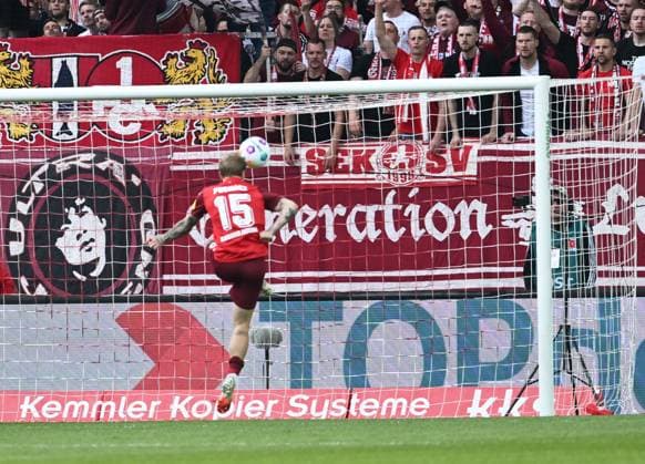 Football 2 Bundesliga Season 2023 24 Kaiserslautern Fritz Walter Stadion 20 04 2024 1 FC Kaiserslautern fck Eintracht Braunschweig bs Tymoteusz PUCHACZ 1 FC Kaiserslautern saves from the line Football 2 Bundesliga 1 FC Kaiserslautern
