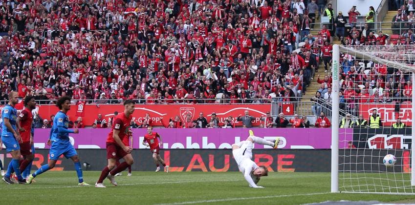 19 05 2024, Football, 2 Bundesliga, FC Kaiserslautern Eintracht Braunschweig, Matchday 34, Season 2023 24, Fritz Walter Stadion, Kaiserslautern, Germany, zmdz, DFB DFL regulations prohibit any use of photographs as image sequences and or quasi video FC Kaiserslautern Eintracht Braunschweig