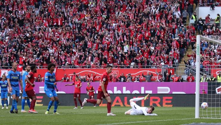19 05 2024, Football, 2 Bundesliga, FC Kaiserslautern Eintracht Braunschweig, Matchday 34, Season 2023 24, Fritz Walter Stadion, Kaiserslautern, Germany, zmdz, DFB DFL regulations prohibit any use of photographs as image sequences and or quasi video FC Kaiserslautern Eintracht Braunschweig