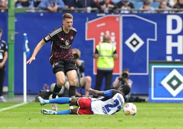 19 05 2024 Soccer Season 2023 2024 2 Soccer Bundesliga 34 Matchday Hamburger SV HSV 1 FC Nürnberg FCN Club Sportfoto Zink DaMa xdaxmax DFL regulations prohibit any use of photographs as image sequences and or quasi video only for editorial use Florian Flick 6, 1 FC Nürnberg FCN Jean Luc Dompe 27, Hamburger SV HSV